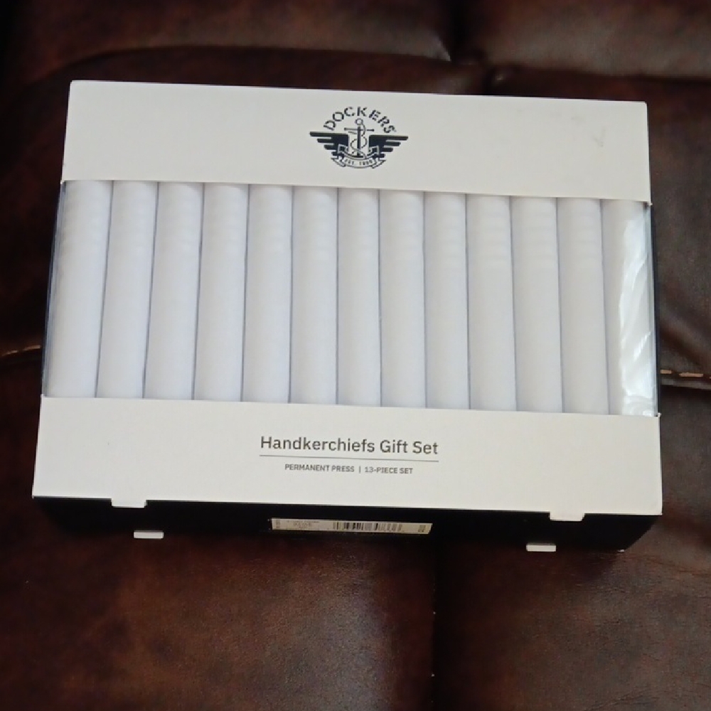 Dockers Classic White Handkerchief Set